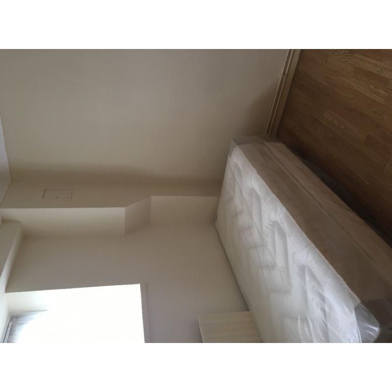 Nice good size single room, all bills included