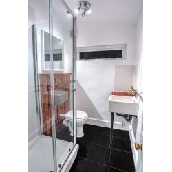 Large double room near Kennington. Don't miss out - book your viewing now!
