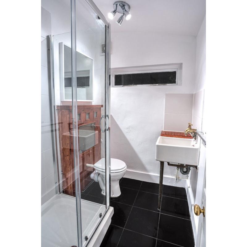 Large double room near Kennington. Don't miss out - book your viewing now!