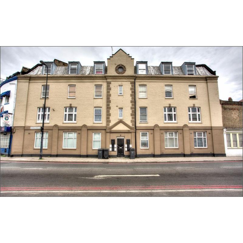 SPECIAL OFFERS AVAILABLE! Fully furnished double room perfect for professionals or students!
