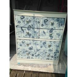 Large/Solid Vintage Chest of Drawer/Dressing Table*Lift up top*
