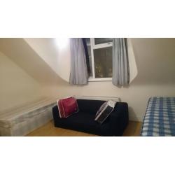 ARE YOU LOOKING TO MOVE NOW ? DOUBLE ROOMS AVAILABLE 10/06/2016