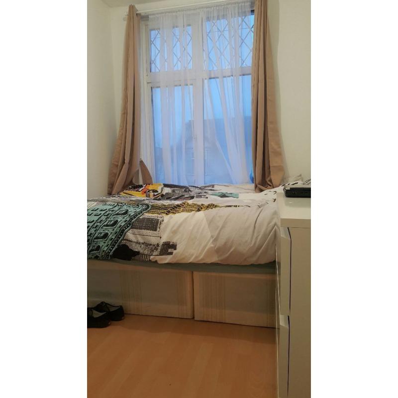 Single room in Tooting. Available from 13/06
