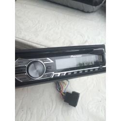Pioneer CD player/ iPod / MP3