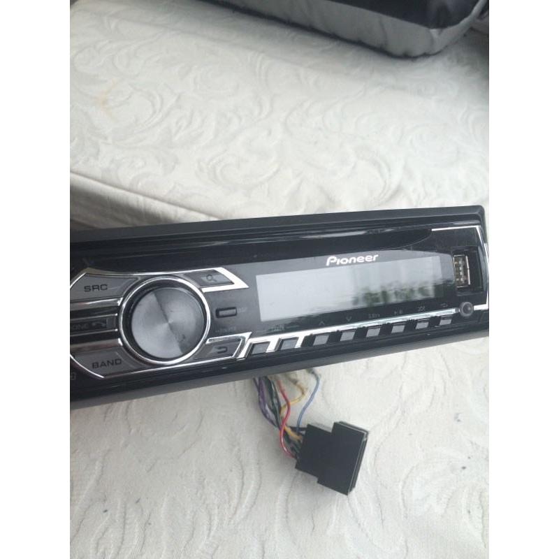Pioneer CD player/ iPod / MP3