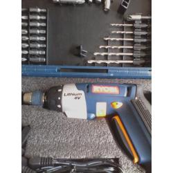 ROYOBI 4V SCREWDRIVER KIT.