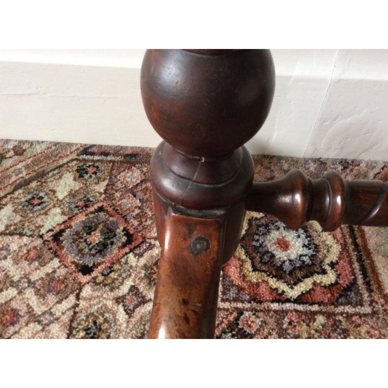 VICTORIAN SIDE TABLE