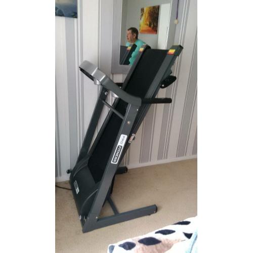 motorized treadmill 12 speed checks heart, pulse, time, distance body fat & counts calories