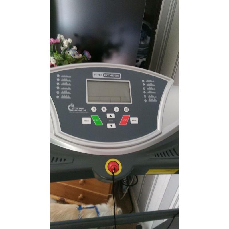 motorized treadmill 12 speed checks heart, pulse, time, distance body fat & counts calories