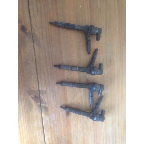 Full set of injectors from Astra 1.7 cdti 55 reg