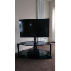Samsung 40" HD 1080p TV With Smoked Glass Stand