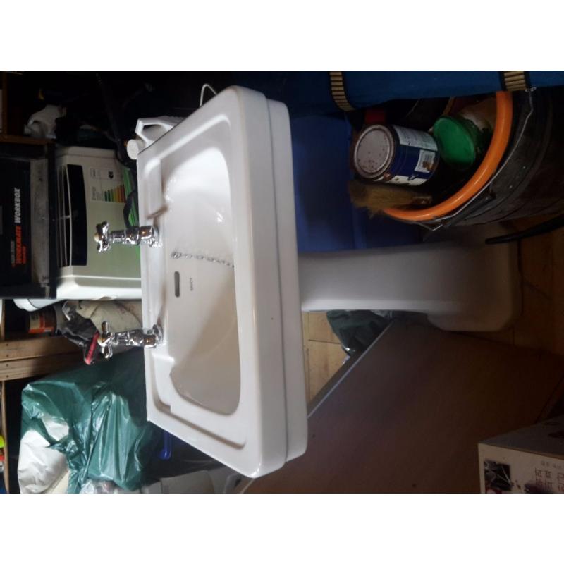 Ceramic Wash Basin with Taps