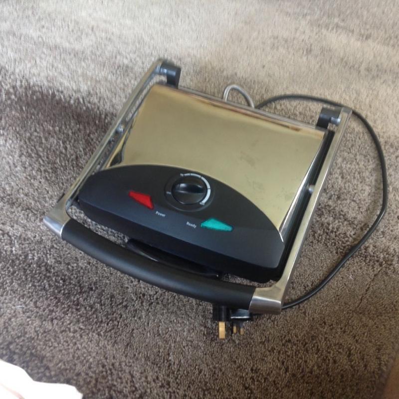 J.S. Panini press. Grill. Used once 30 cms. Sq. approx