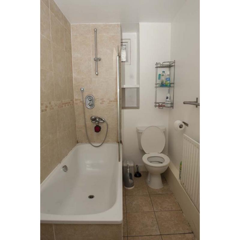 Perfect double room available NOW in Zone 2