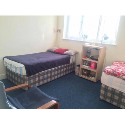 Nice roommate wanted (cheap furnished room in zone 3)