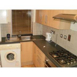 DOUBLE ROOM TO LET - CHEAP RENT - CLEAN PROPERTY - AVAILABLE NOW