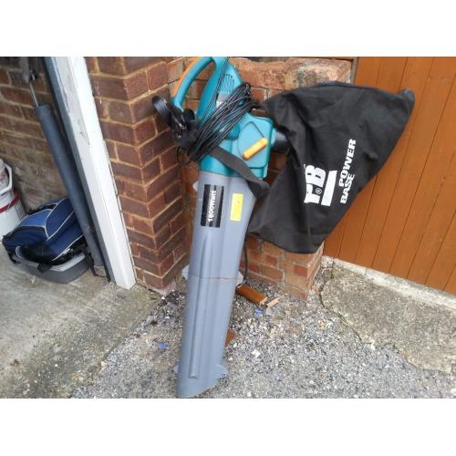LEAF BLOWER VACUUM IN GOOD CONDITION.
