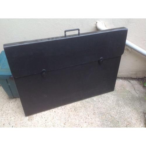 Free: A1 portfolio carry case