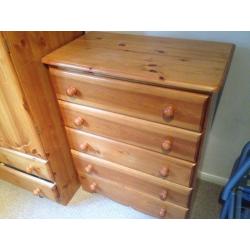 Wardrobe and chest drawers