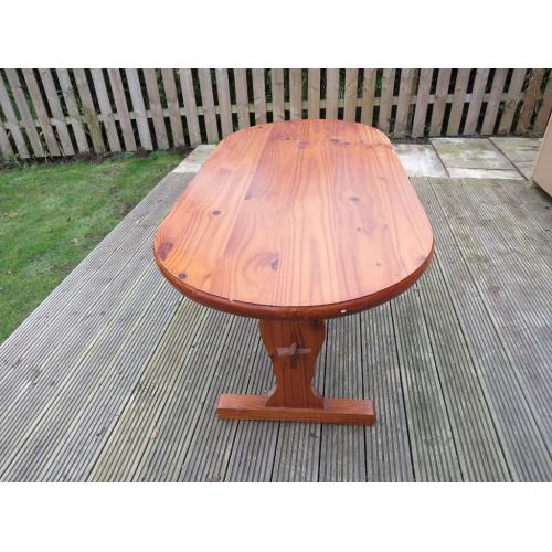 Oval dining table