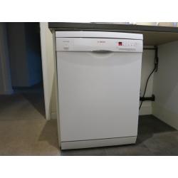White Bosch Dishwasher full size excellent condition