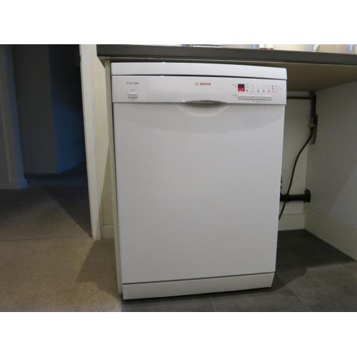 White Bosch Dishwasher full size excellent condition
