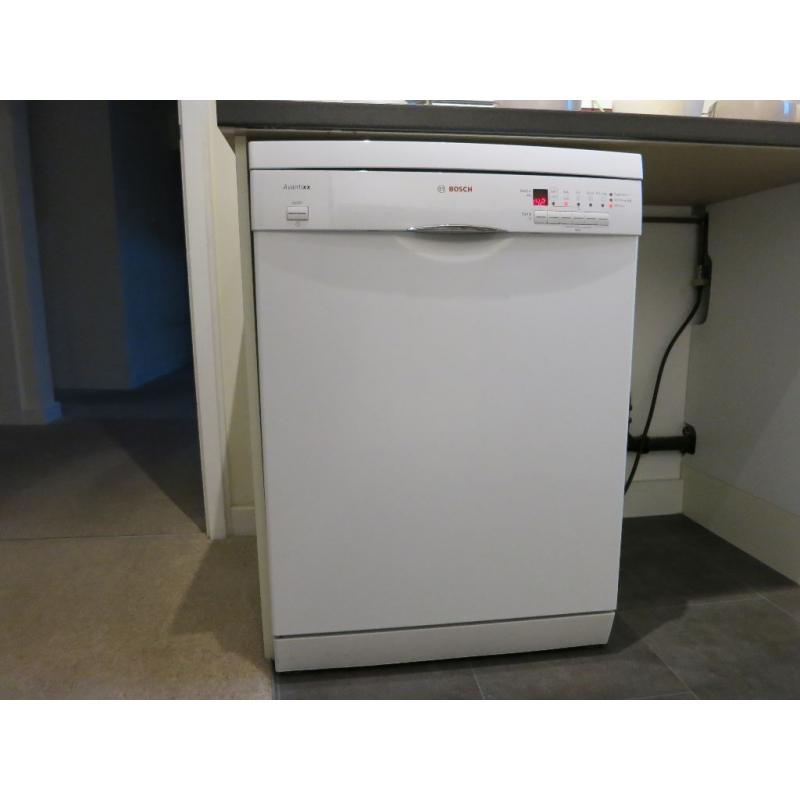White Bosch Dishwasher full size excellent condition