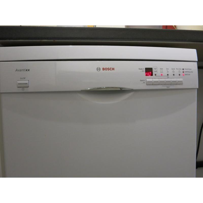 White Bosch Dishwasher full size excellent condition