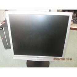 Fujitsu Siemens SCALEOVIEW L19-8 L9ZA 19" LCD monitor with Speakers.