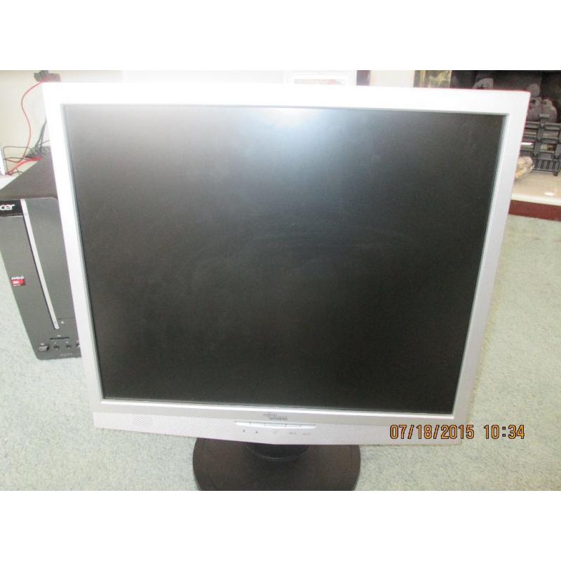 Fujitsu Siemens SCALEOVIEW L19-8 L9ZA 19" LCD monitor with Speakers.