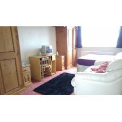 Large Double Bedroom to Rent for 6 Weeks Max