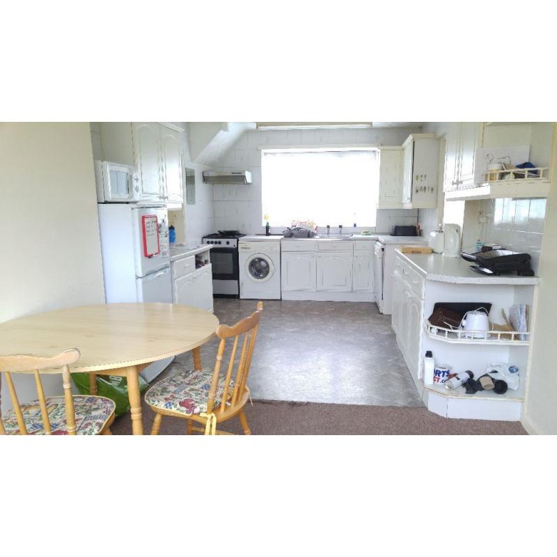 Large Double Bedroom to Rent for 6 Weeks Max