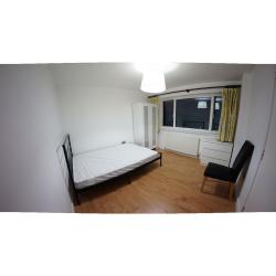 1 Minute Walk to DLR Elverson Road Double Room -- mint pie