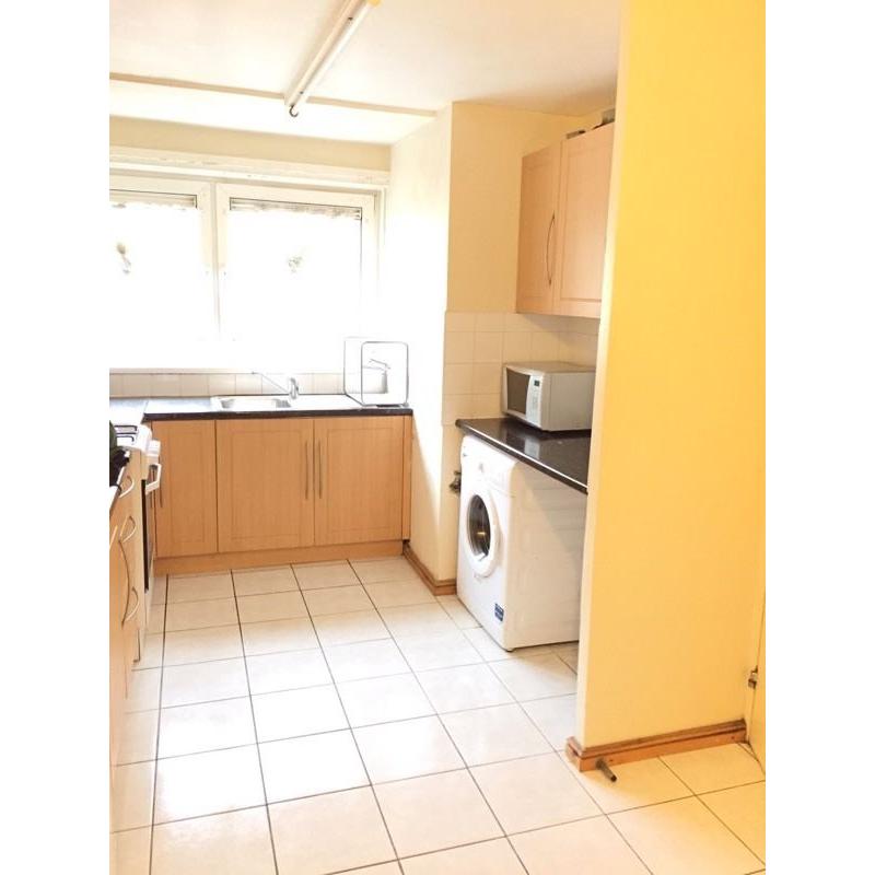 Perfect double/twin room available in archway 190 pw all bills included No fees and