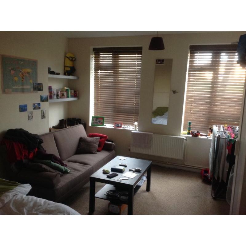 COUSY DOUBLE ROOM AT EAST FINCHLEY !!