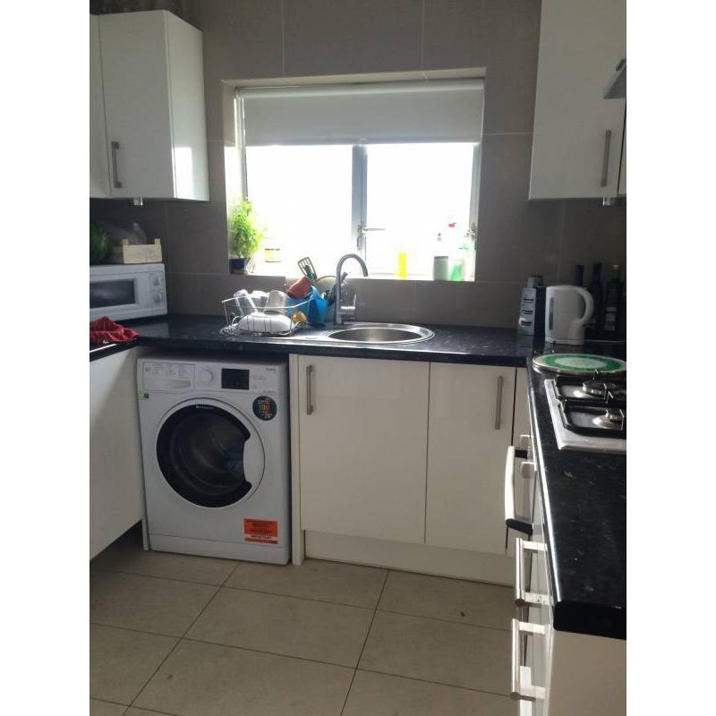 SPACIOUS and BRIGHT DOUBLE ROOM in BRAND NEW HOUSE !! ALL BILLS INCLUDED