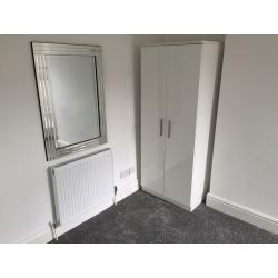 Double room in lovely refurbished house share. Only 3 bedrooms to bathroom all bills included