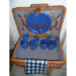 WICKER UNUSED PICNIC BASKET & CONTENT'S