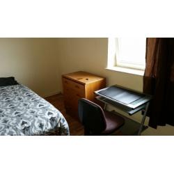 Short term let June 24th - July 21st. : Central Single Room