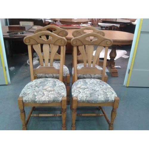 4 dining chairs,solid oak,carved back and leg?clean cushion
