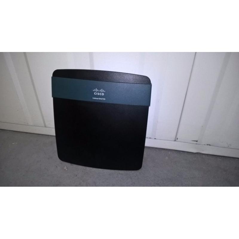 Cisco/Linksys EA2700 N600+ Wireless Dual-Band+ Router with Gigabit Ports, Smart Wi-Fi App Enabled