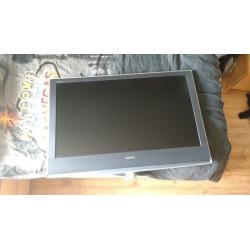 42 inch sonia bravia tv. 2 scart sockets, hdmi socket, freeview