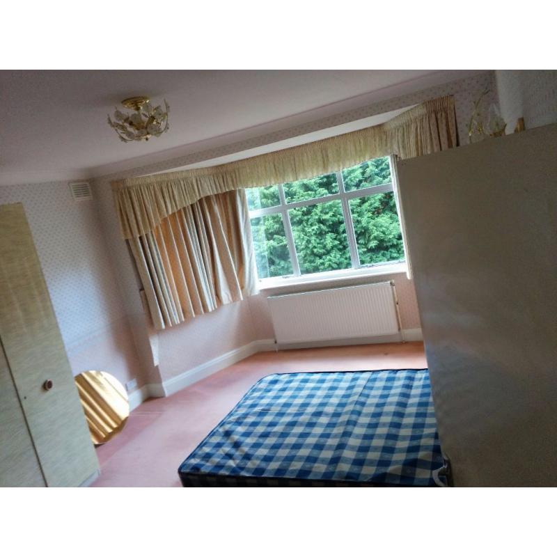 2x Double rooms available for House Share