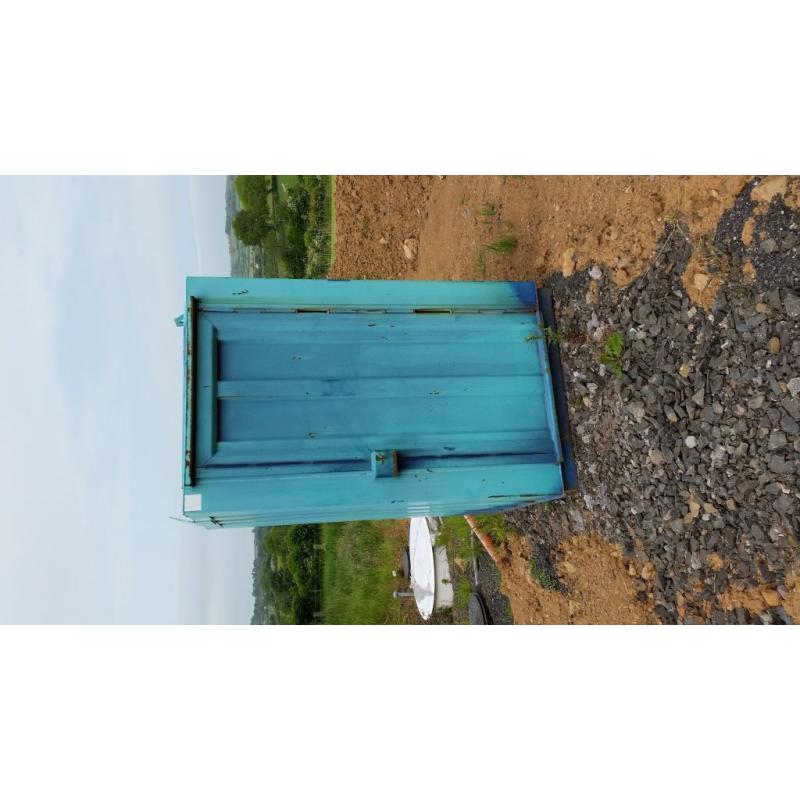 Anti-vandal site toilet (portable toilet, portaloo)
