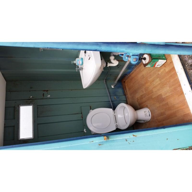 Anti-vandal site toilet (portable toilet, portaloo)