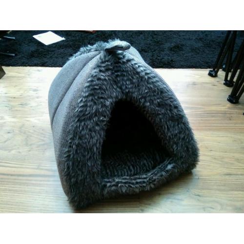 Plush cat bed