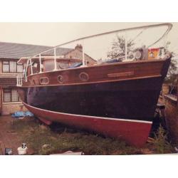 Teak river cruiser