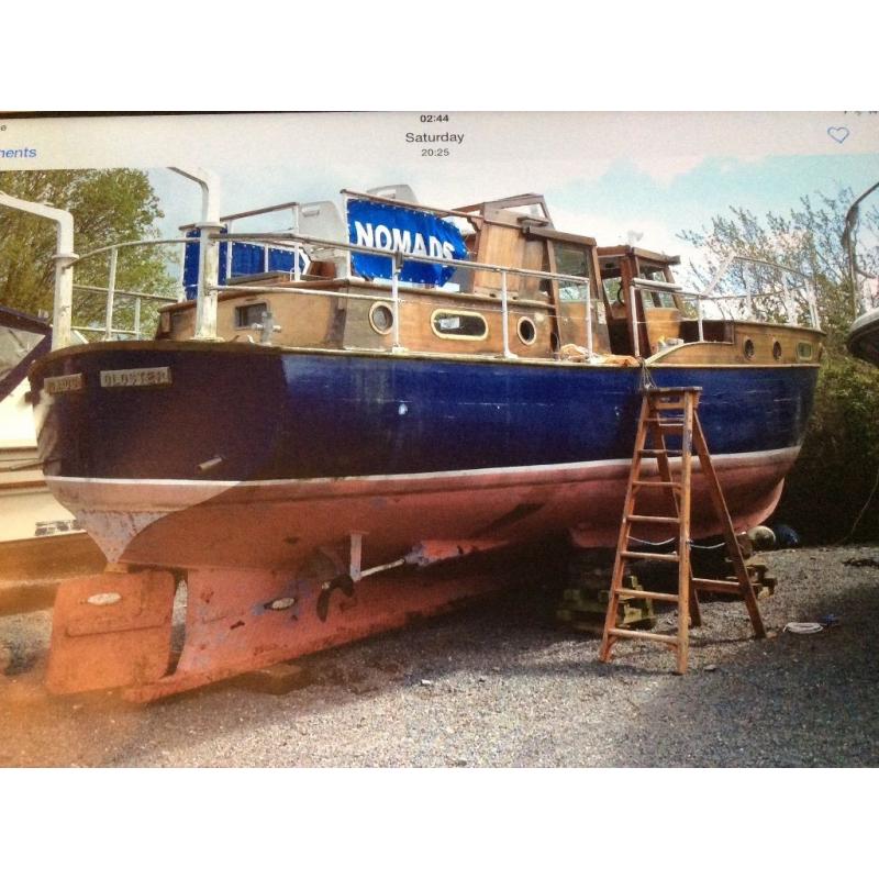 Teak river cruiser