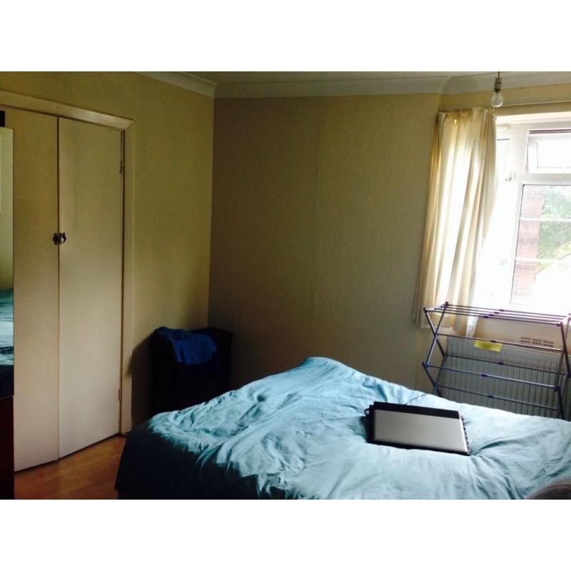 Lovely Spacious Double room to rent in Cricklewood