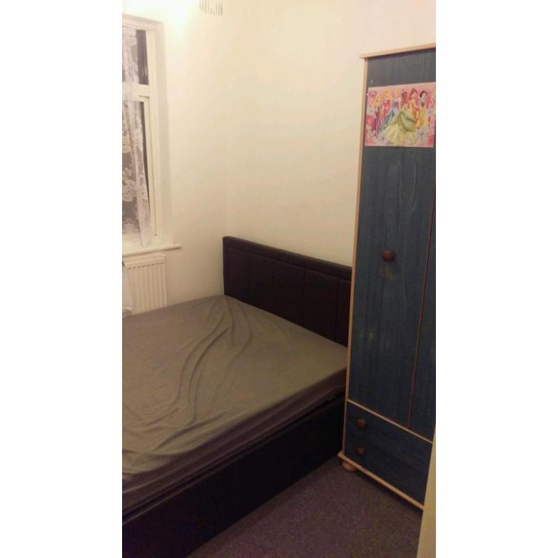 Single room to let